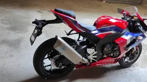 Honda CBR 1000 RR-R Fireblade (2020 - 21)  (2)