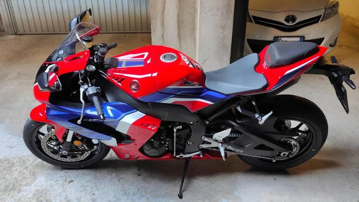 Honda CBR 1000 RR-R Fireblade (2020 - 21)  (3)
