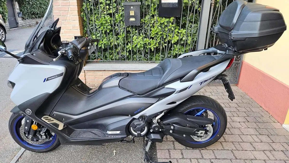 Yamaha T-Max 560 (2020 - 21)  (2)