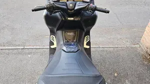 Yamaha T-Max 560 (2020 - 21)  (5)