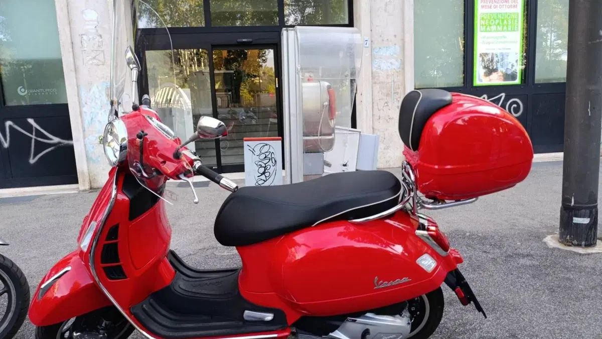 Vespa GTS 300 Super (2023 - 24)  (2)
