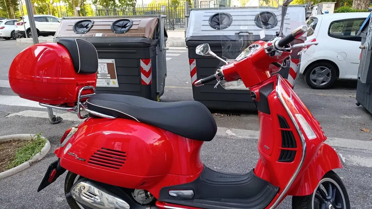 Vespa GTS 300 Super (2023 - 24)  (4)