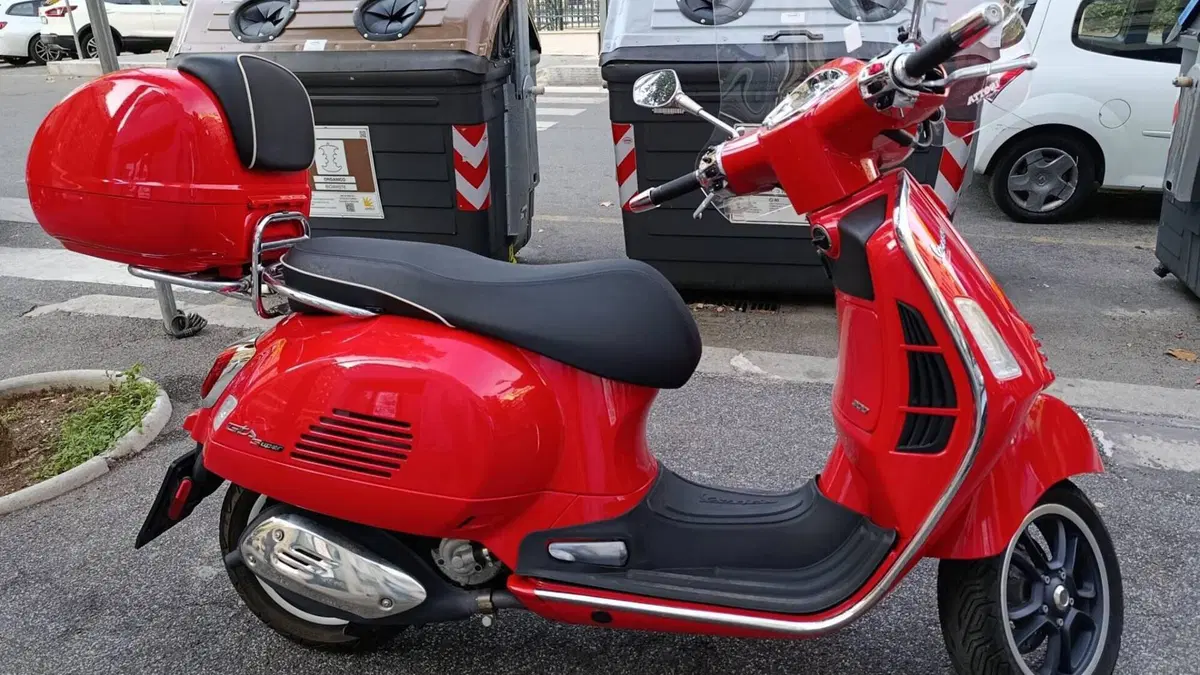 Vespa GTS 300 Super (2023 - 24)  (5)