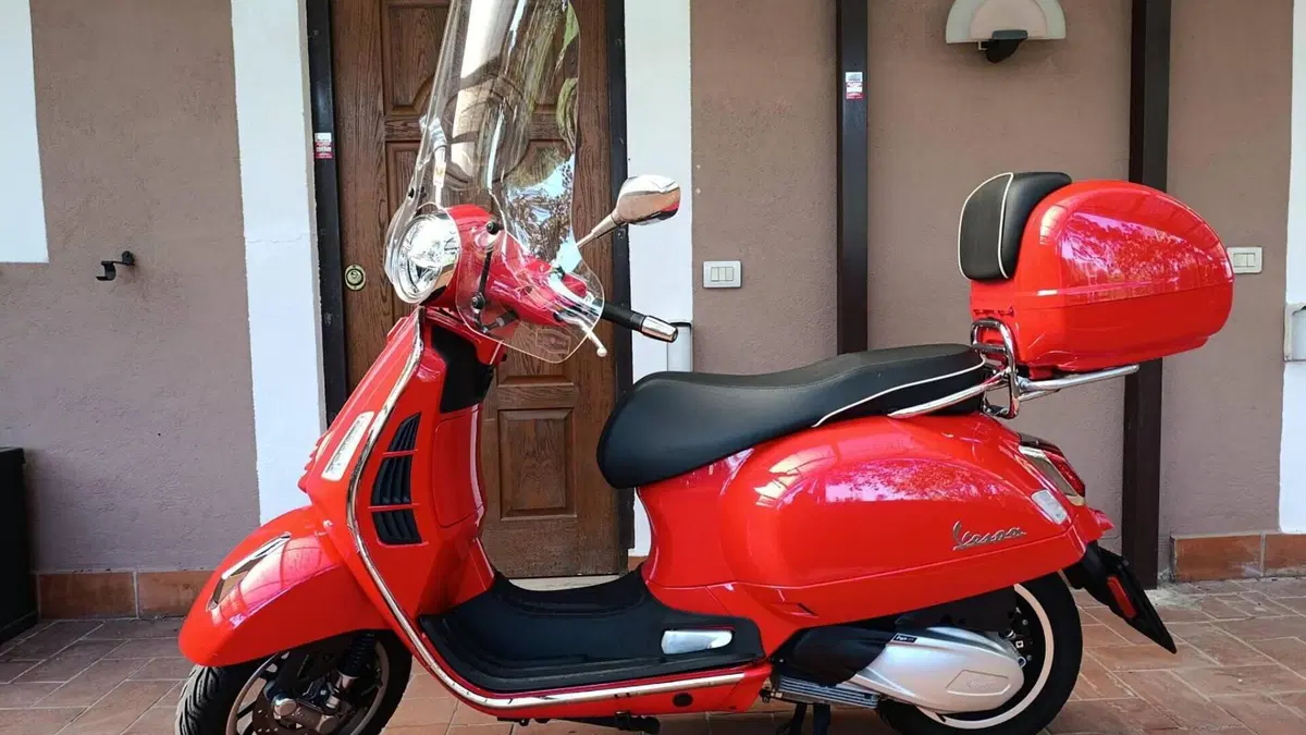 Vespa GTS 300 Super (2023 - 24)  (8)
