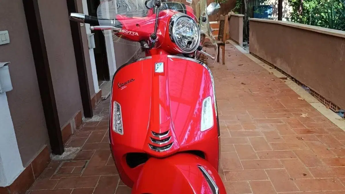 Vespa GTS 300 Super (2023 - 24)  (9)