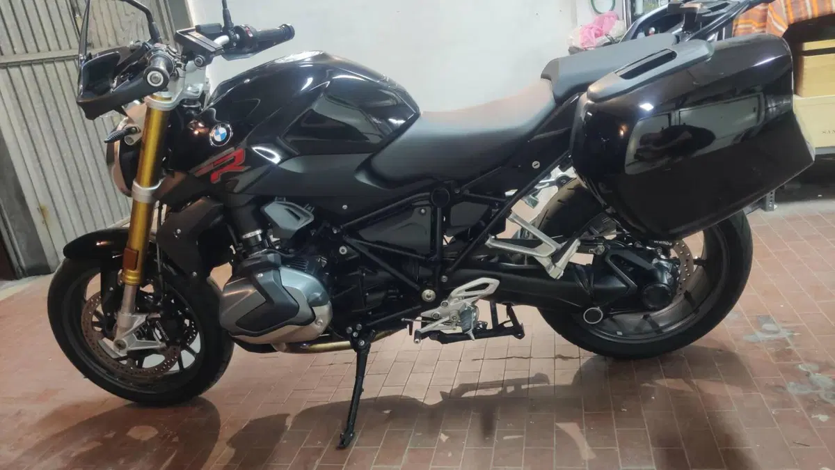 Bmw R 1250 R (2021 - 25)  (2)