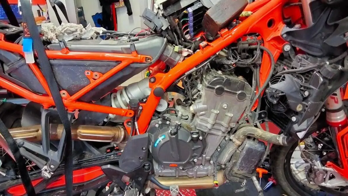 KTM 890 Adventure R (2023 - 24)  (11)
