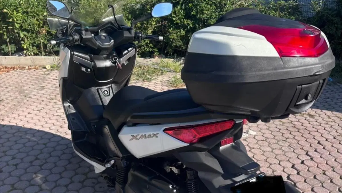 Yamaha X-Max 400 ABS (2013 - 16)  (3)