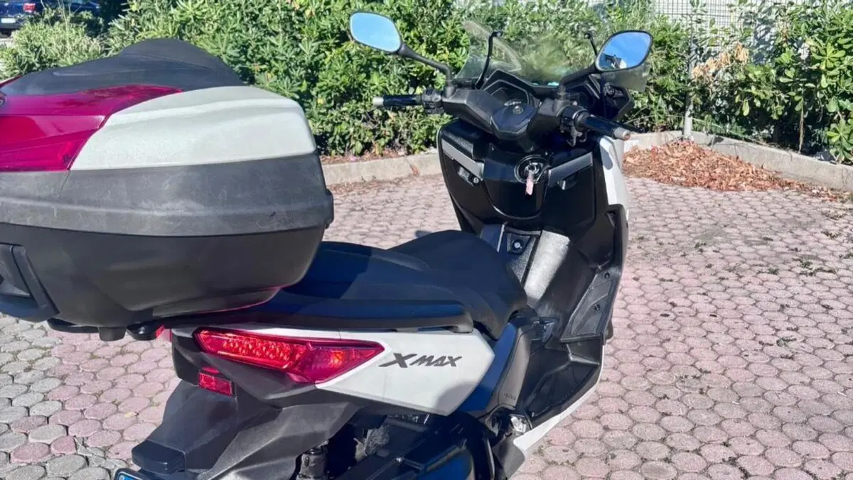 Yamaha X-Max 400 ABS (2013 - 16)  (2)