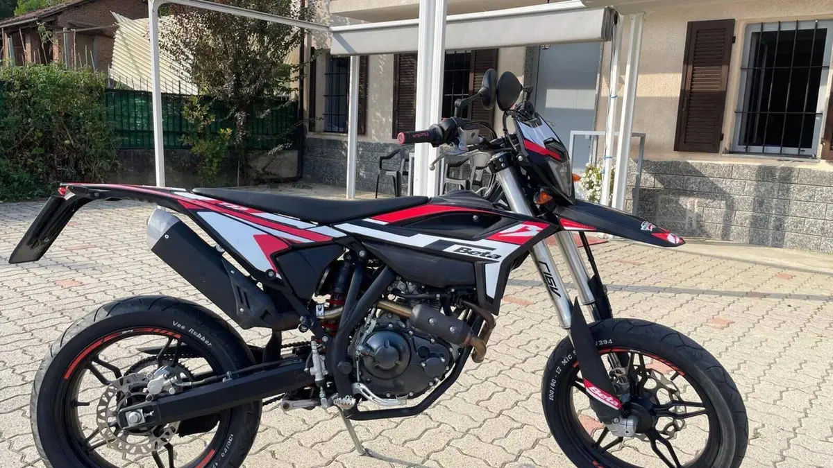 Betamotor RR 125 4T Motard T (2023 - 24)  (2)