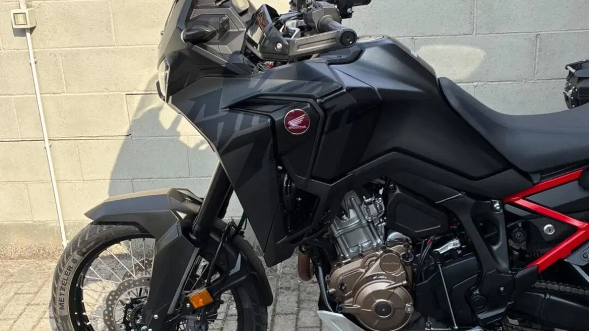Honda Africa Twin CRF 1100L (2022 - 23)  (9)