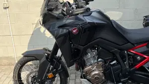 Honda Africa Twin CRF 1100L (2022 - 23)  (9)