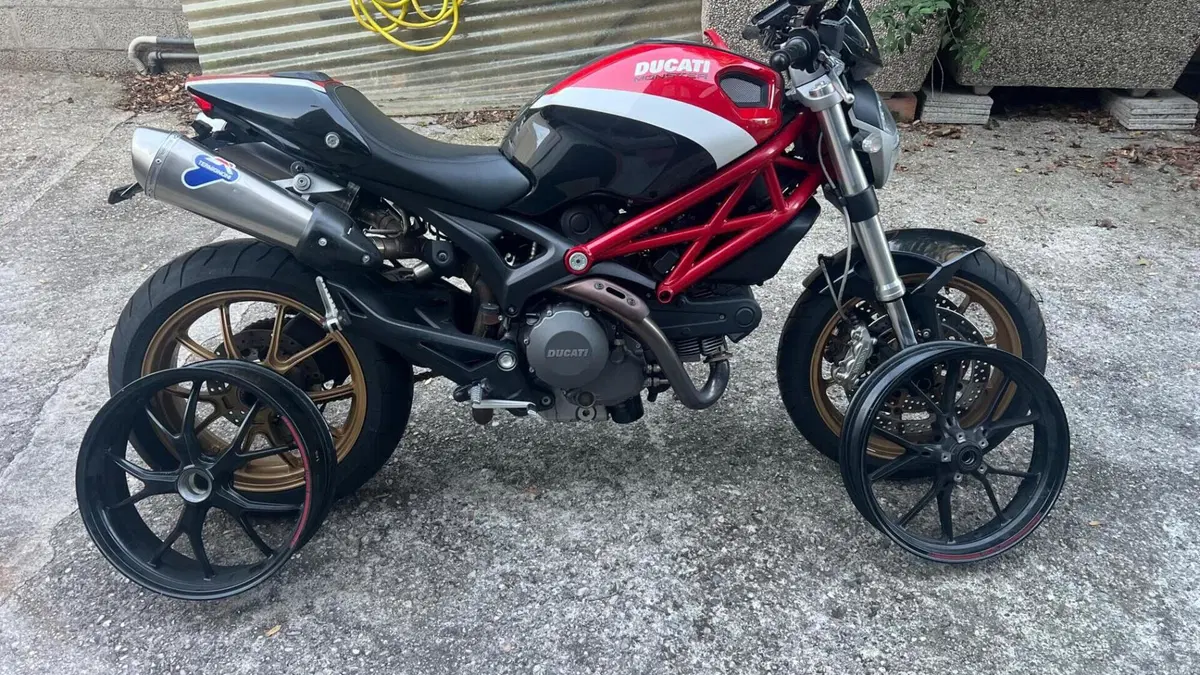 Ducati Monster 796 (2010 - 13)  (2)
