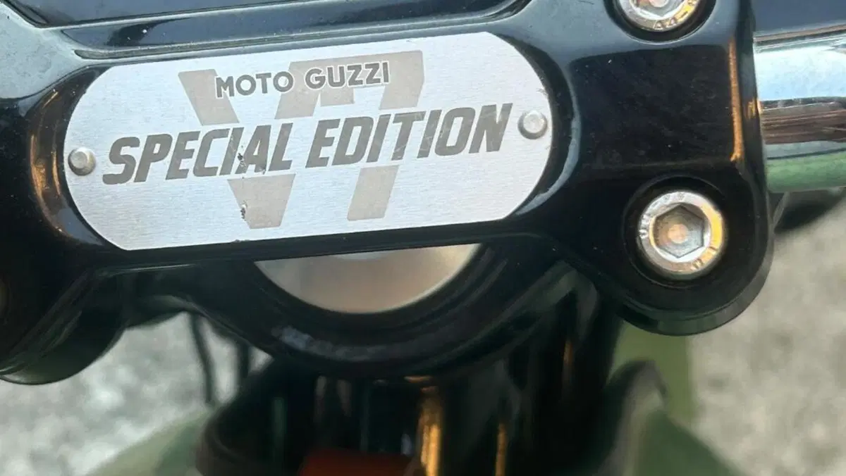 Moto Guzzi V7 Stone Centenario (2021 - 22)  (7)