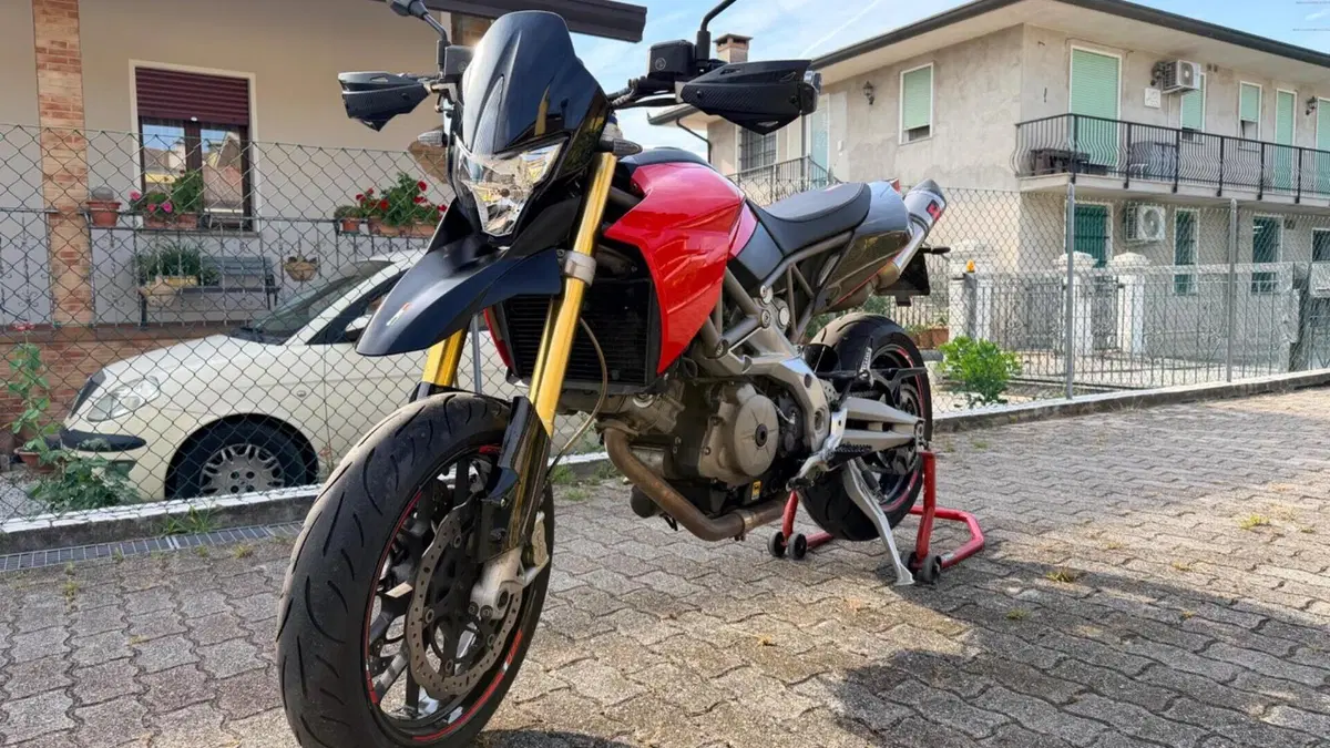 Aprilia Dorsoduro 750 (2009 - 14) 