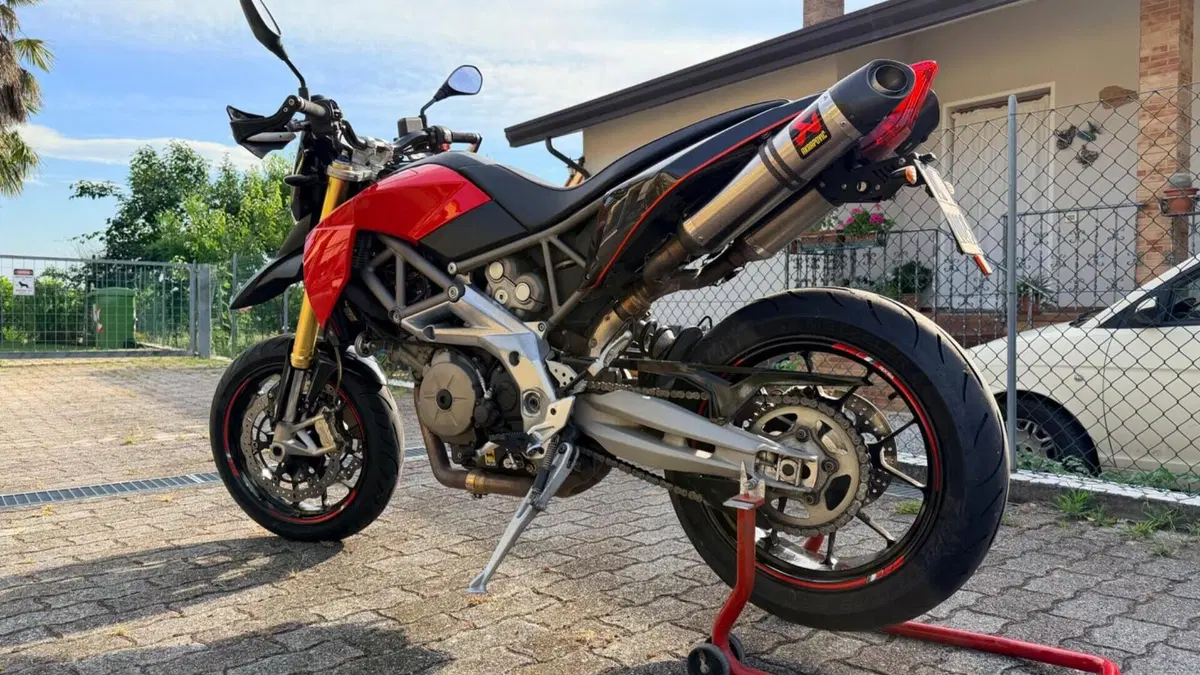 Aprilia Dorsoduro 750 (2009 - 14)  (2)