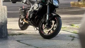 Kawasaki Z 750 (2007 - 14)  (2)