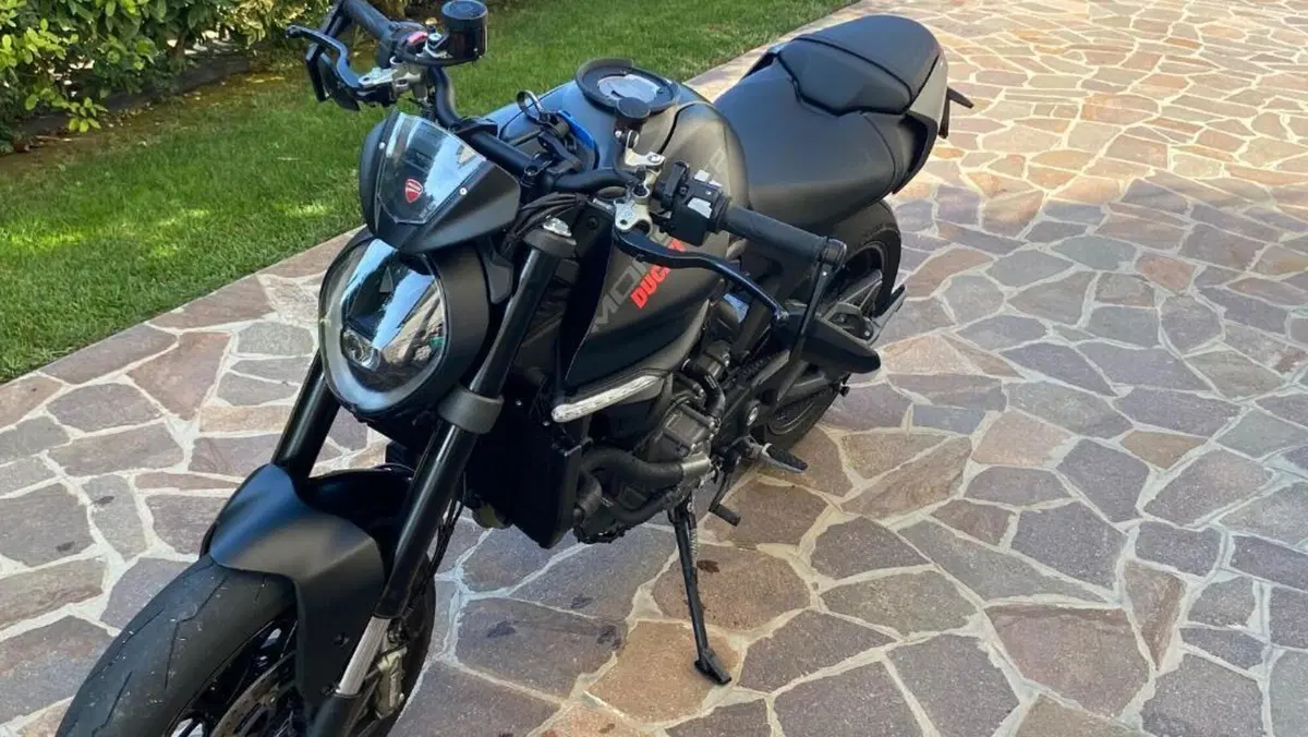 Ducati Monster 937 (2021 - 25)  (2)