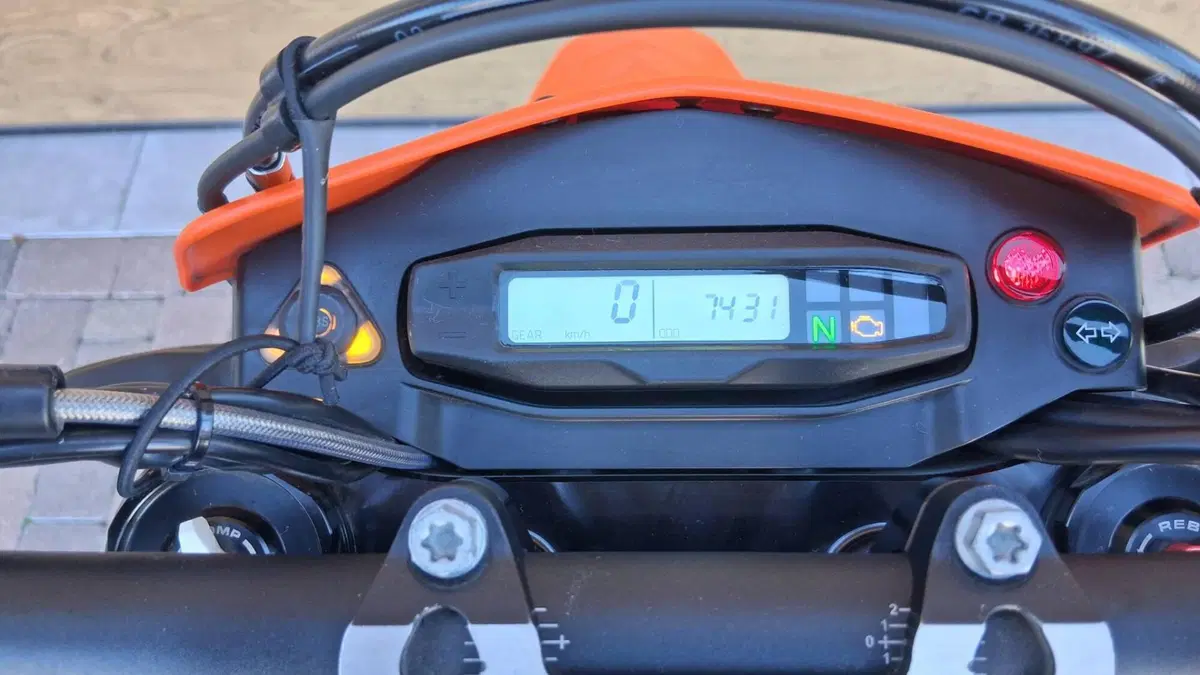 KTM 690 SMC R (2023 - 25)  (6)