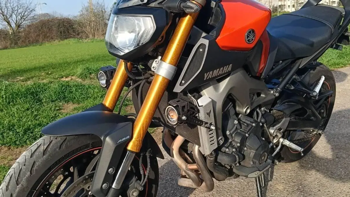 Yamaha MT-09 ABS (2013 - 15)  (2)