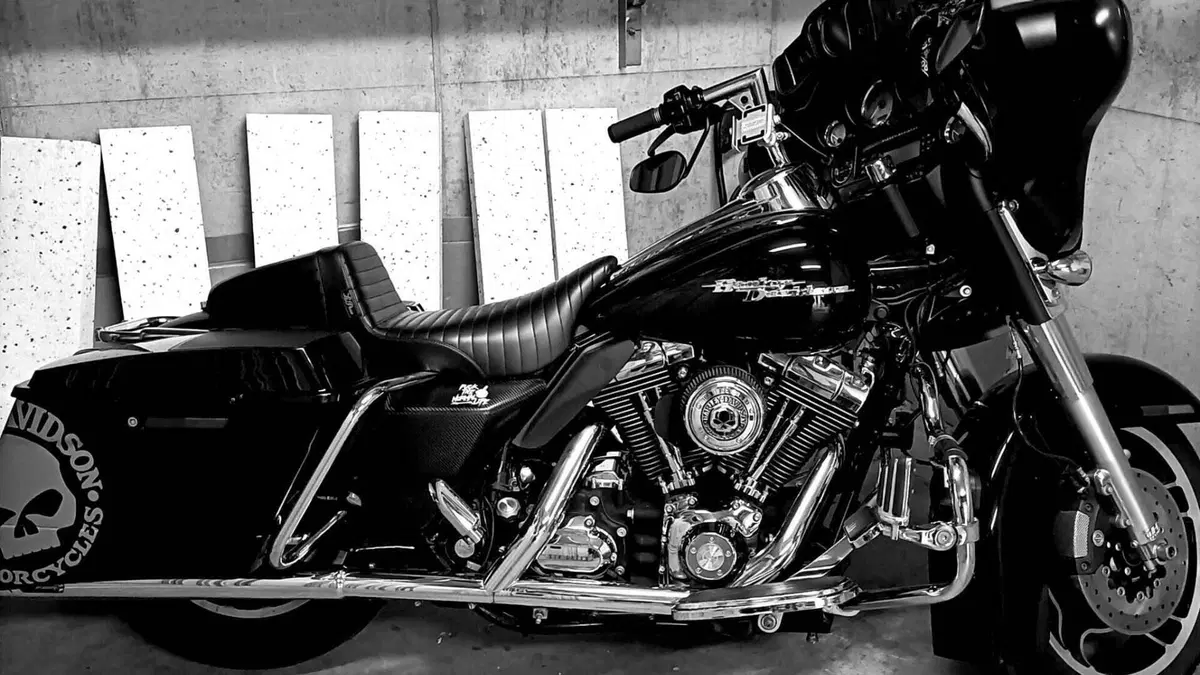 Harley-Davidson 1584 Street Glide (2008 - 10) - FLHX  (4)