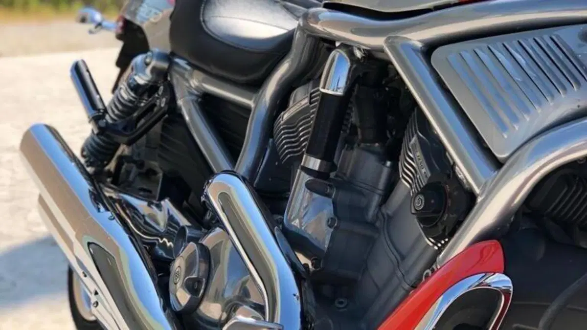 Harley-Davidson 1250 Street Rod (2005 - 06) - VRSCR  (10)