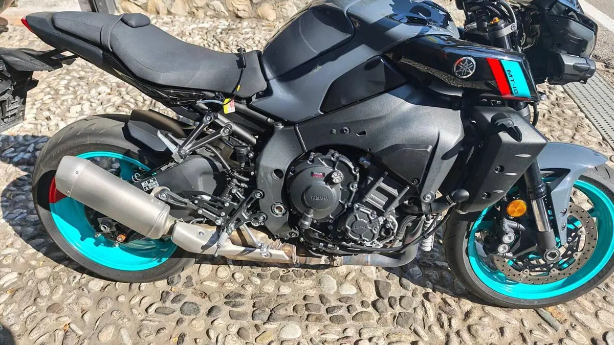 Yamaha MT-10 (2022 - 26)  (2)