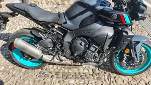 Yamaha MT-10 (2022 - 26)  (2)