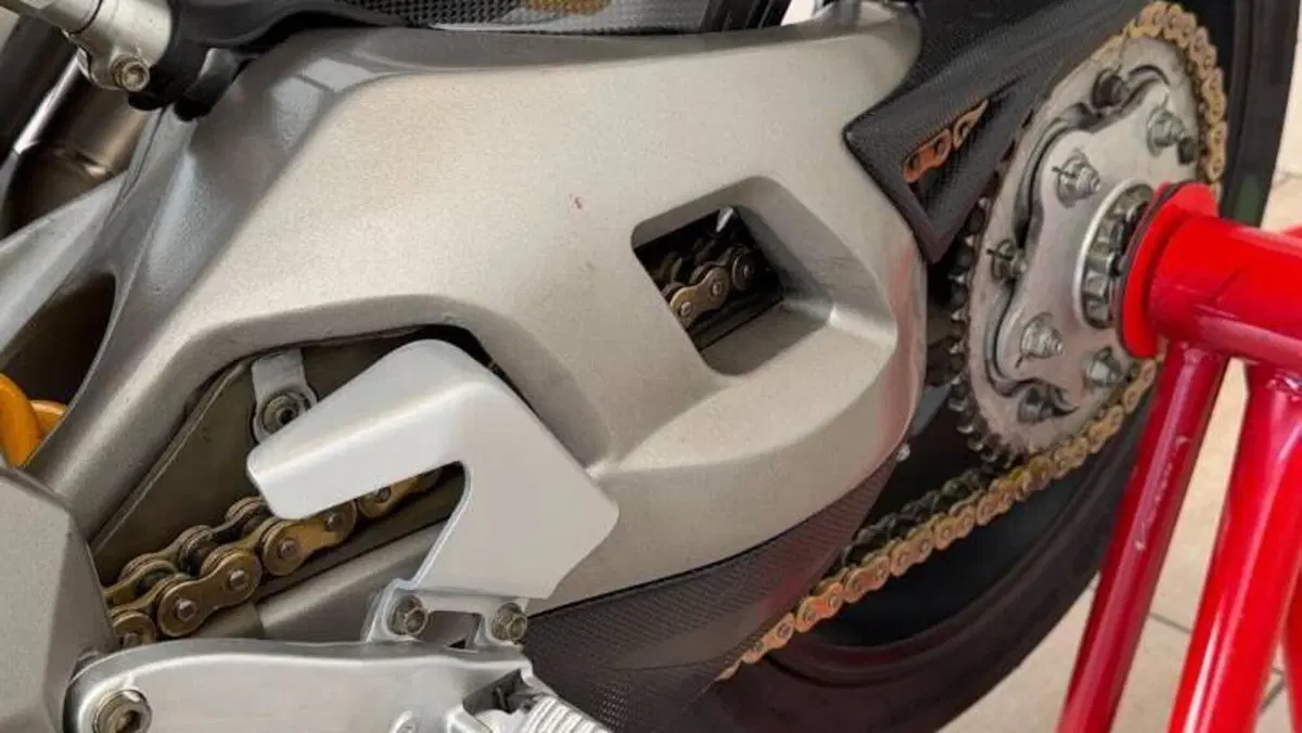 MV Agusta Brutale 910 R (2006 - 11)  (9)