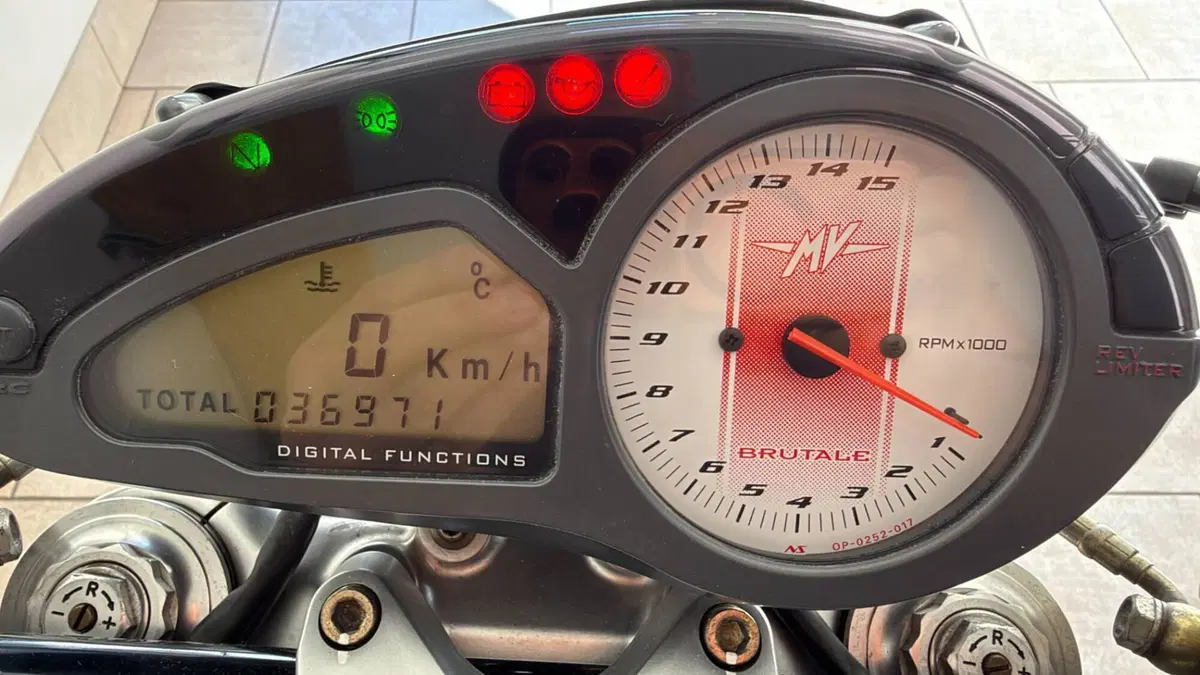 MV Agusta Brutale 910 R (2006 - 11)  (14)