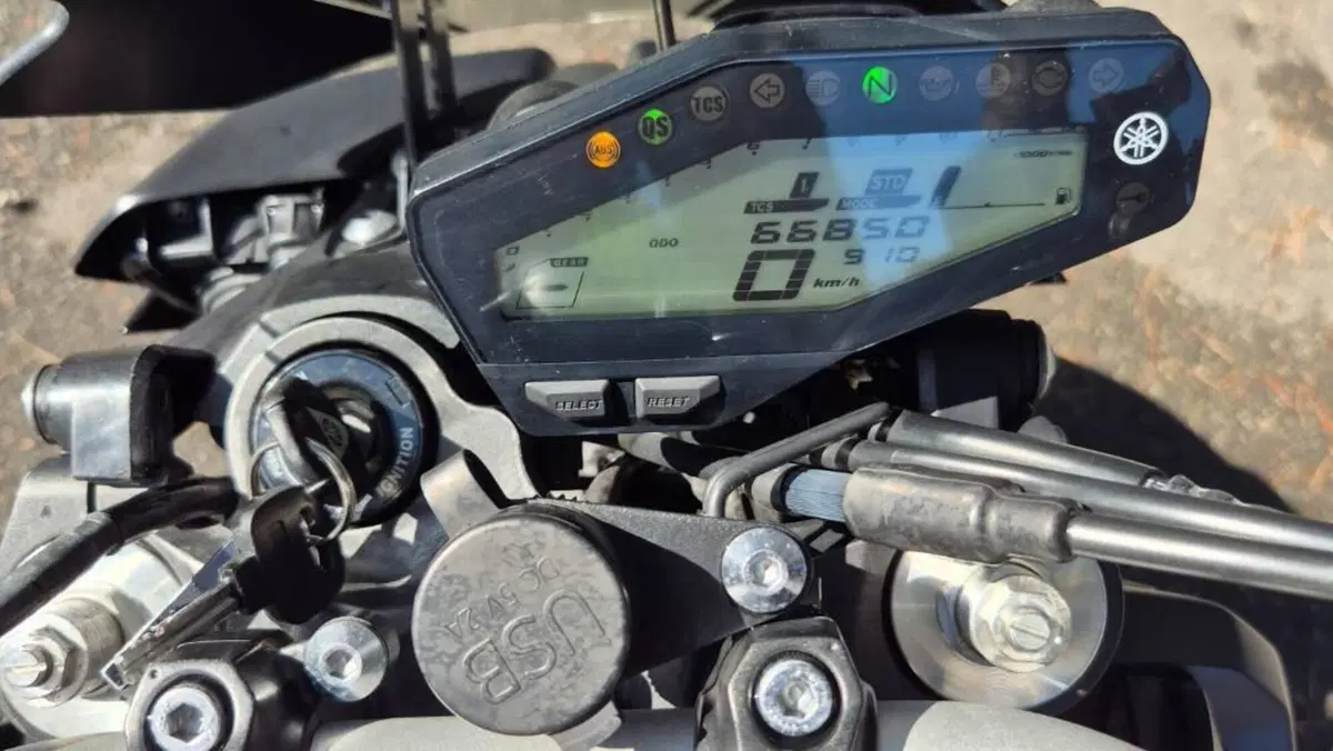 Yamaha MT-09 (2017 - 20)  (4)