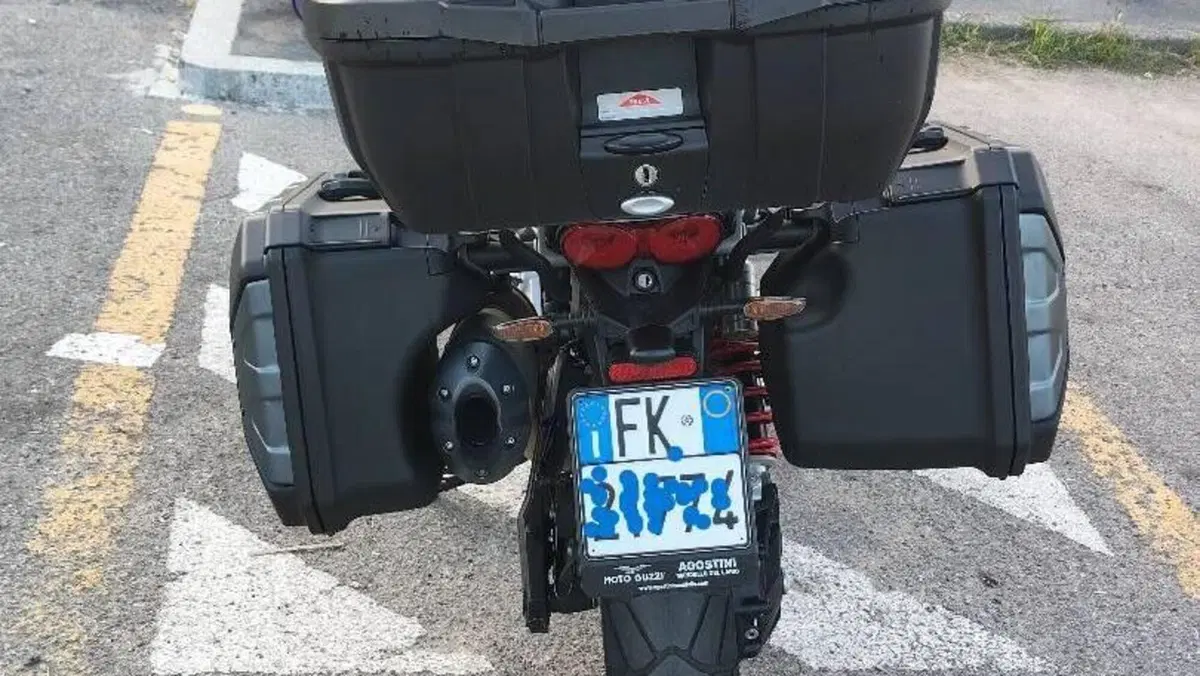 Moto Guzzi V85 TT (2024 - 26)  (2)