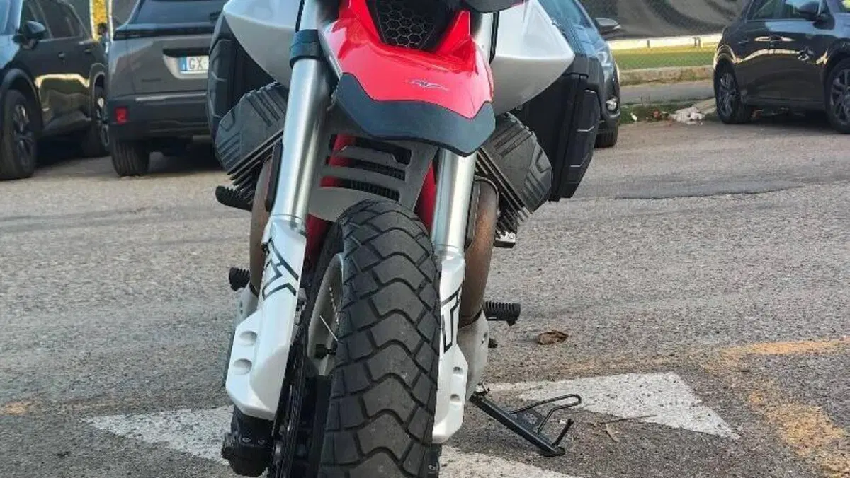 Moto Guzzi V85 TT (2024 - 26)  (4)
