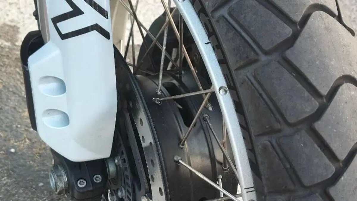 Moto Guzzi V85 TT (2024 - 26)  (5)