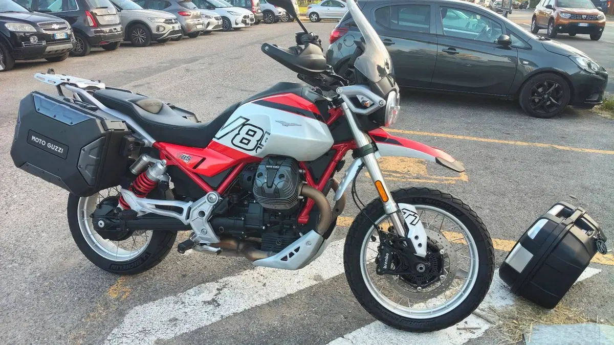Moto Guzzi V85 TT (2024 - 26) 
