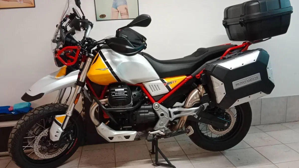 Moto Guzzi V85 TT Evocative Graphics (2019 - 20) 