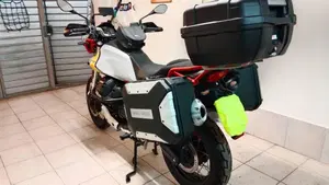 Moto Guzzi V85 TT Evocative Graphics (2019 - 20)  (2)