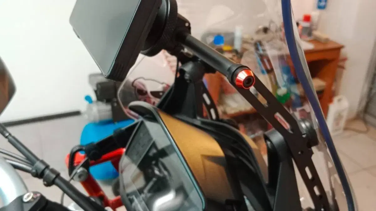 Moto Guzzi V85 TT Evocative Graphics (2019 - 20)  (7)