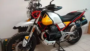 Moto Guzzi V85 TT Evocative Graphics (2019 - 20)  (13)