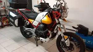 Moto Guzzi V85 TT Evocative Graphics (2019 - 20)  (15)