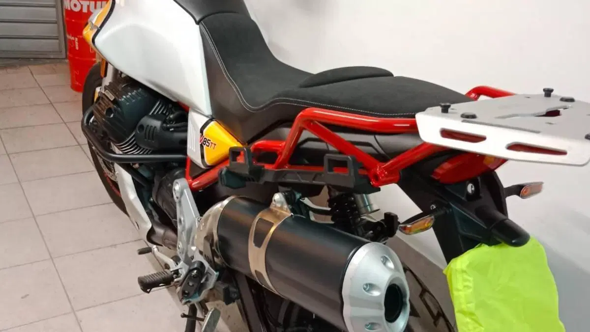 Moto Guzzi V85 TT Evocative Graphics (2019 - 20)  (18)