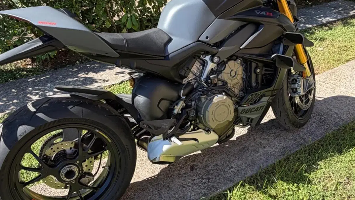 Ducati Streetfighter V4 S (2023 - 24)  (2)