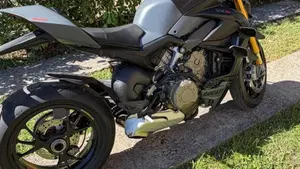 Ducati Streetfighter V4 S (2023 - 24)  (2)