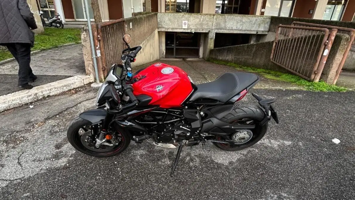 MV Agusta Dragster 800 Rosso (2021 - 23)  (2)