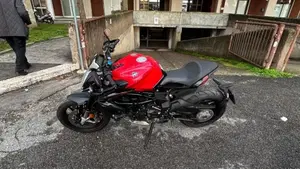 MV Agusta Dragster 800 Rosso (2021 - 23)  (2)