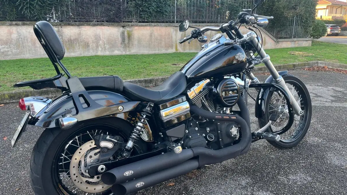Harley-Davidson 1690 Wide Glide (2010 - 17) - FXDWG  (2)