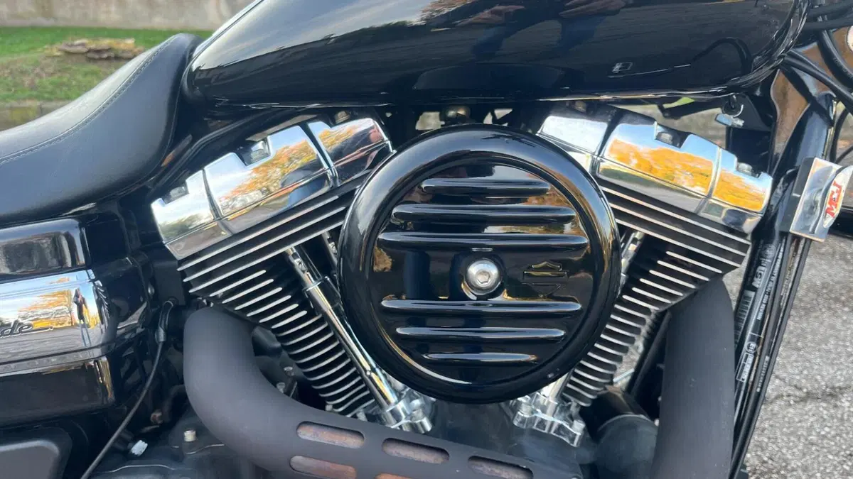 Harley-Davidson 1690 Wide Glide (2010 - 17) - FXDWG  (8)