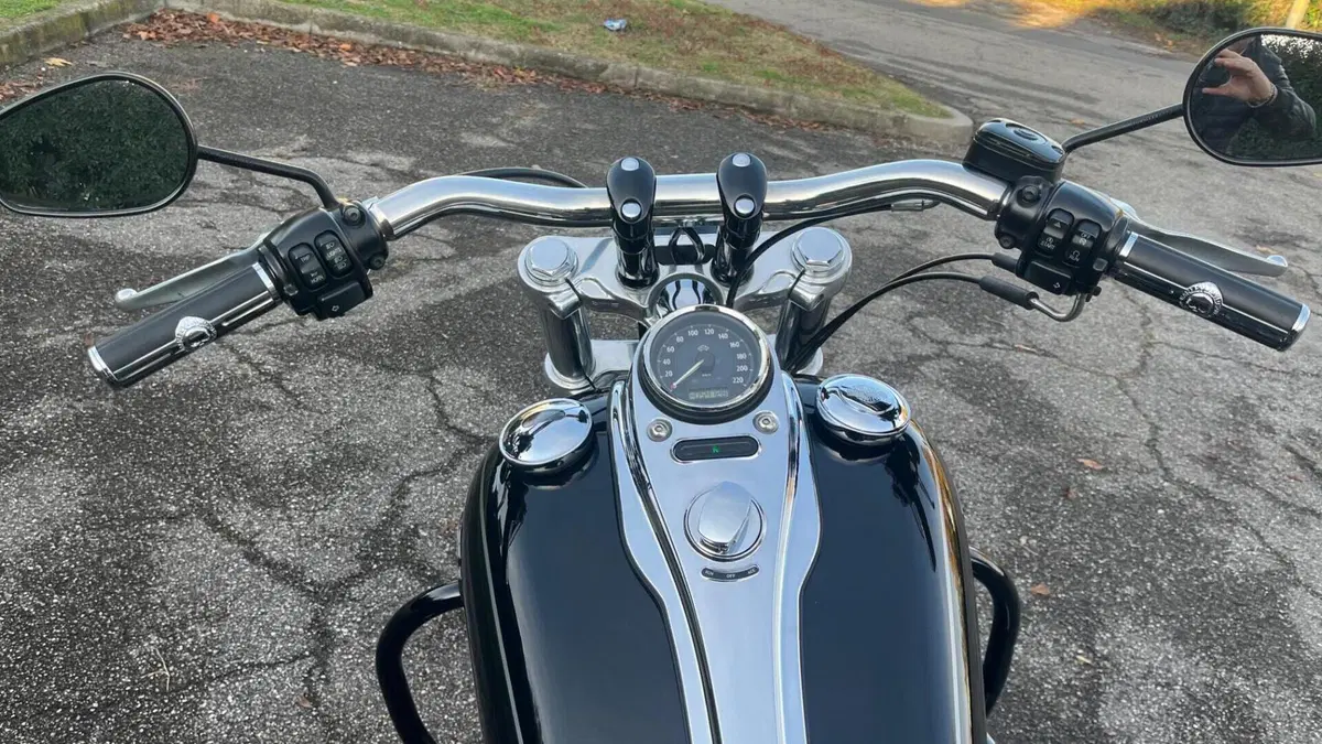 Harley-Davidson 1690 Wide Glide (2010 - 17) - FXDWG  (11)