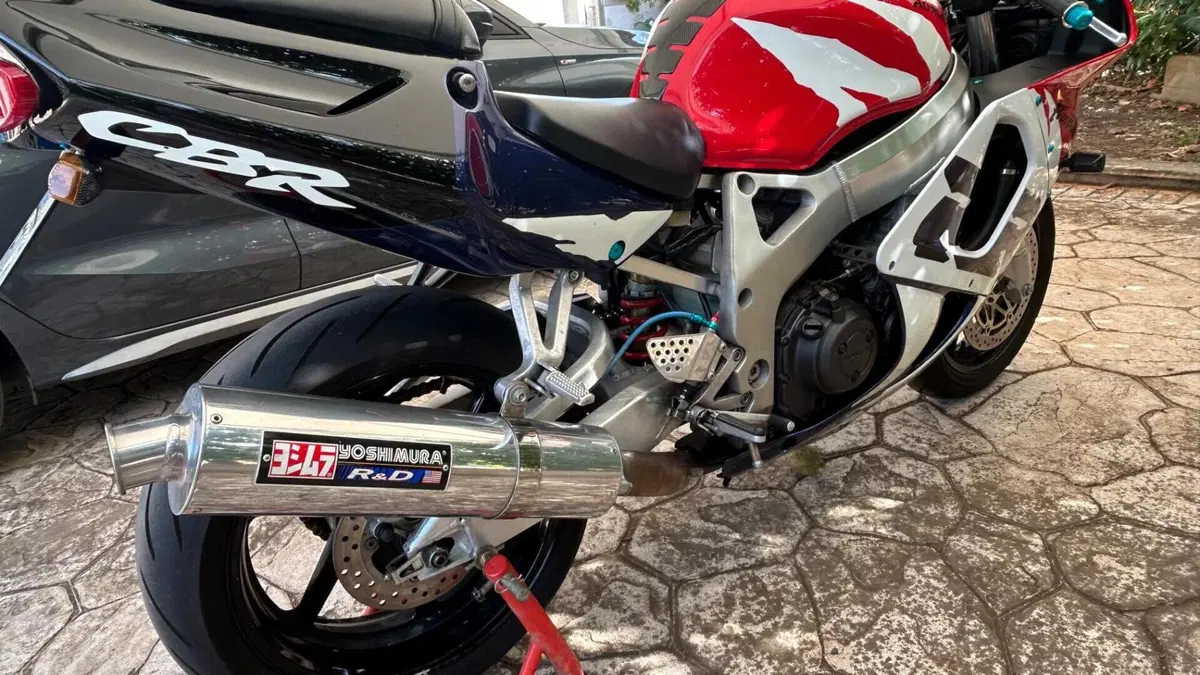 Honda CBR 900 RR (1998 - 99)  (2)