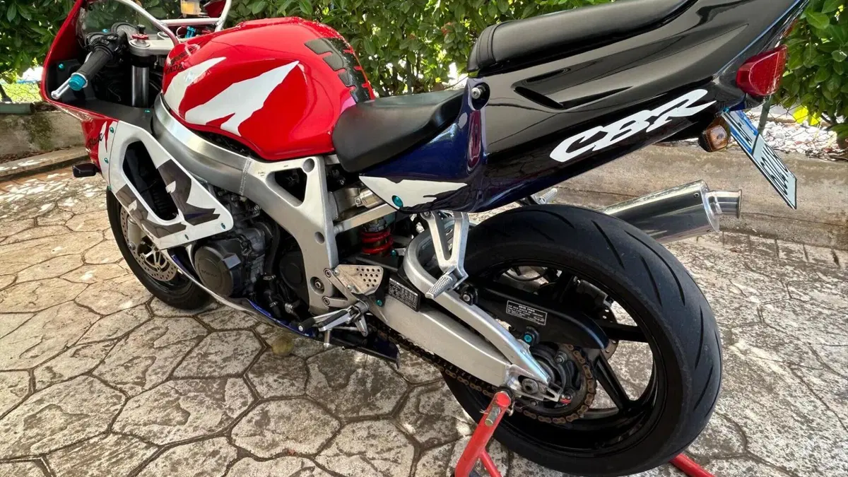 Honda CBR 900 RR (1998 - 99)  (3)